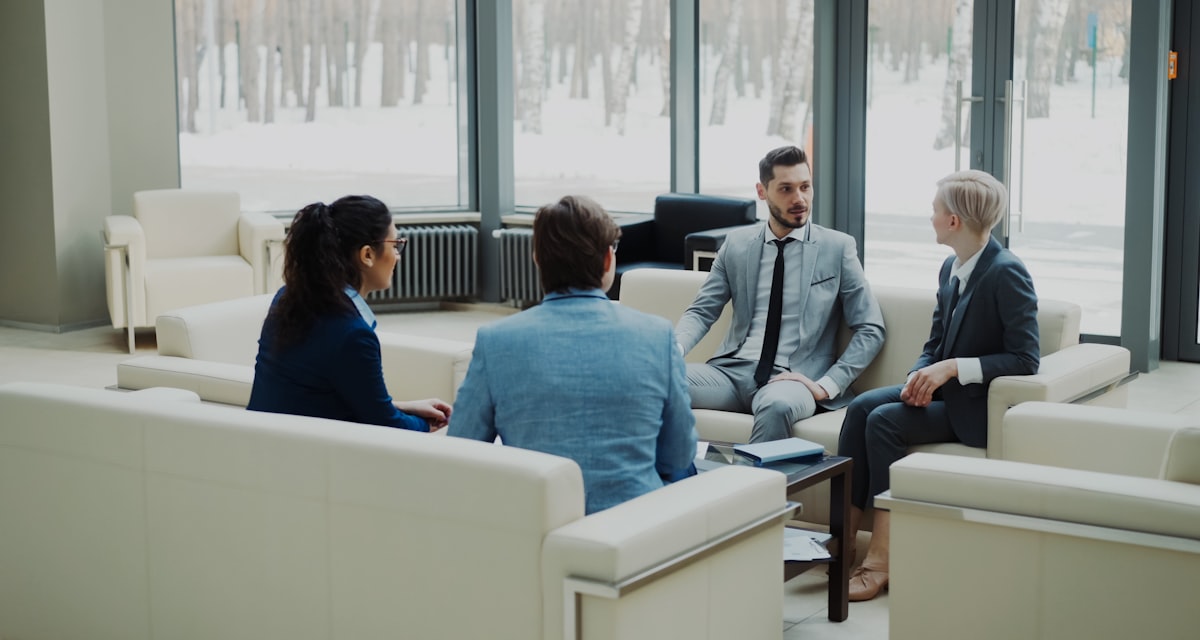 Onboarding neuer Führungskräfte, Führungskraft im Gespräch mit dem Team
